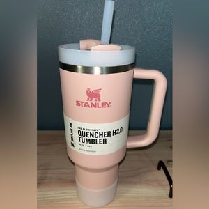 BNWT 40oz Stanley tumbler